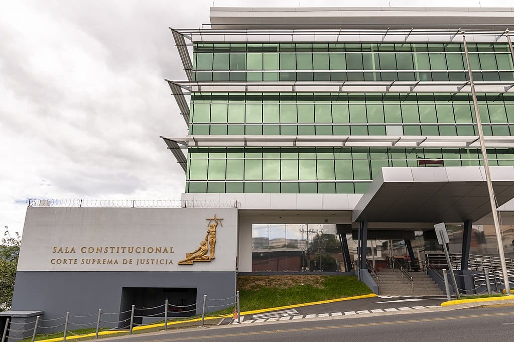 Los Tribunales Supremos no sustituyen a la política