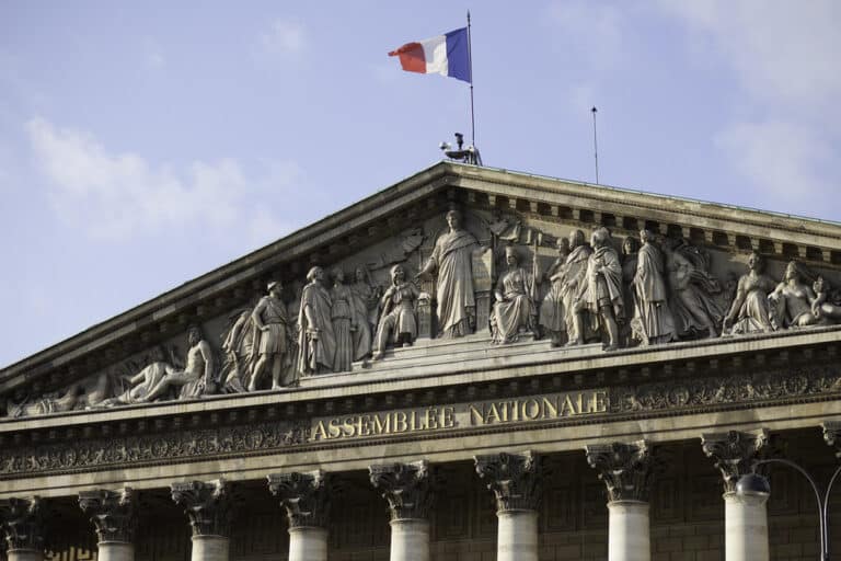 El derecho constitucional a abortar en Francia y la libertad real de las mujeres