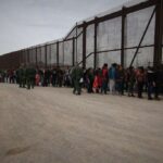 Agentes de fronteras de EE.UU. interceptan a inmigrantes cerca de El Paso (Texas) / DVIDS