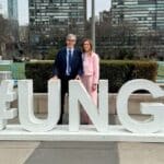 Olivia Maurel y Bernard García-Larrain en el exterior de la sede de la ONU en Nueva York
