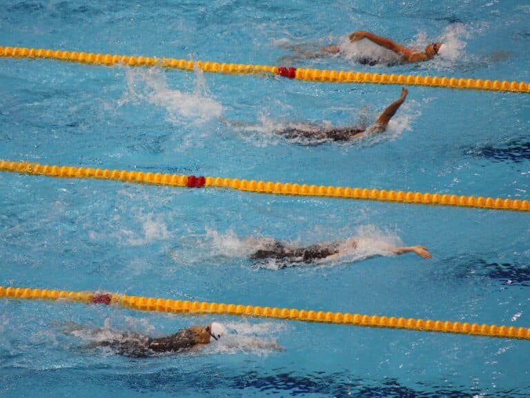 Deporte femenino: “¡Hay un hombre en la piscina!”