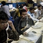 Un centro de atención telefónica en Nueva Delhi (foto: Organización Internacional del Trabajo)