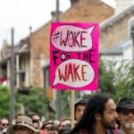 Cartel woke en una protesta en Sídney, Australia, 26-1-2018 (Foto: Selman / Shutterstock)
