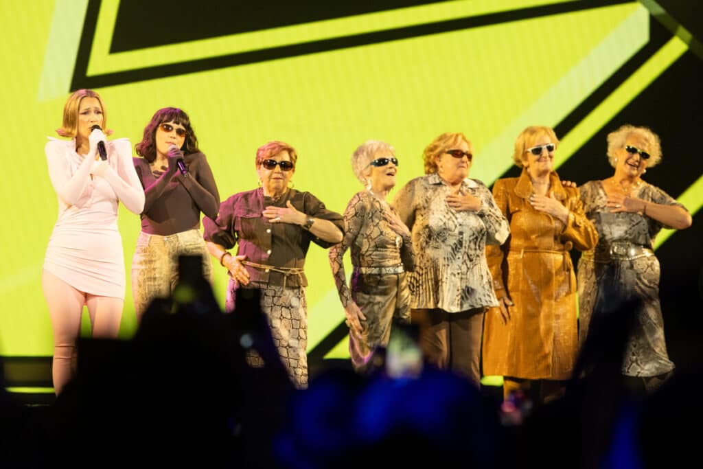 Rigoberta Bandini actúa durante la gala final del Benidorm Fest 2025