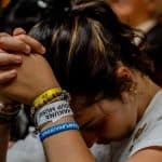 Una joven participa en un concierto de Hakuna Group en Madrid, en septiembre de 2025 (foto: Ricardo Rubio / Europa Press)