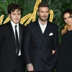 Brooklyn Beckham junto a sus padres, con los que recientemente cortó relaciones (foto: Fashion Awards 2018. Featureflash Photo Agency / Shutterstock) 