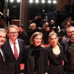 Carla Simón y el equipo de "Alcarrás" en el Festival de Berlín de 2022, en el que la película obtuvo el Oso de Oro.
