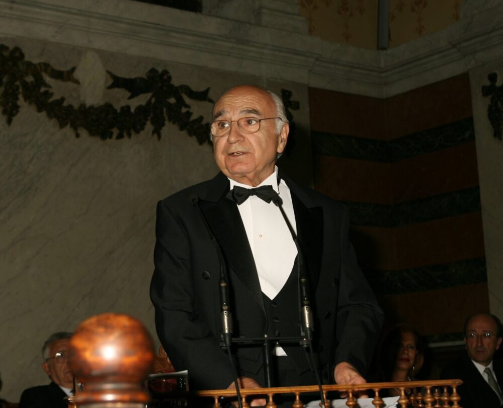 Francisco Brines pronuncia su discurso de ingreso en la Real Academia Española. © RAE
